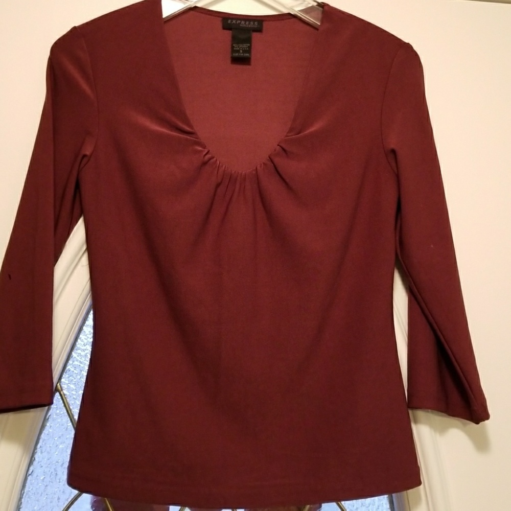 Scoop neck 3/4 sleeve top maroon